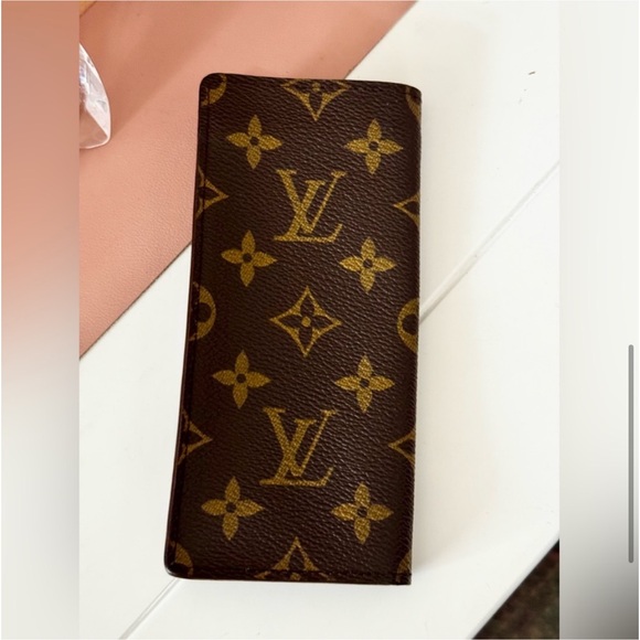 Louis Vuitton Soft Sunglasses Case - Picture 2 of 7